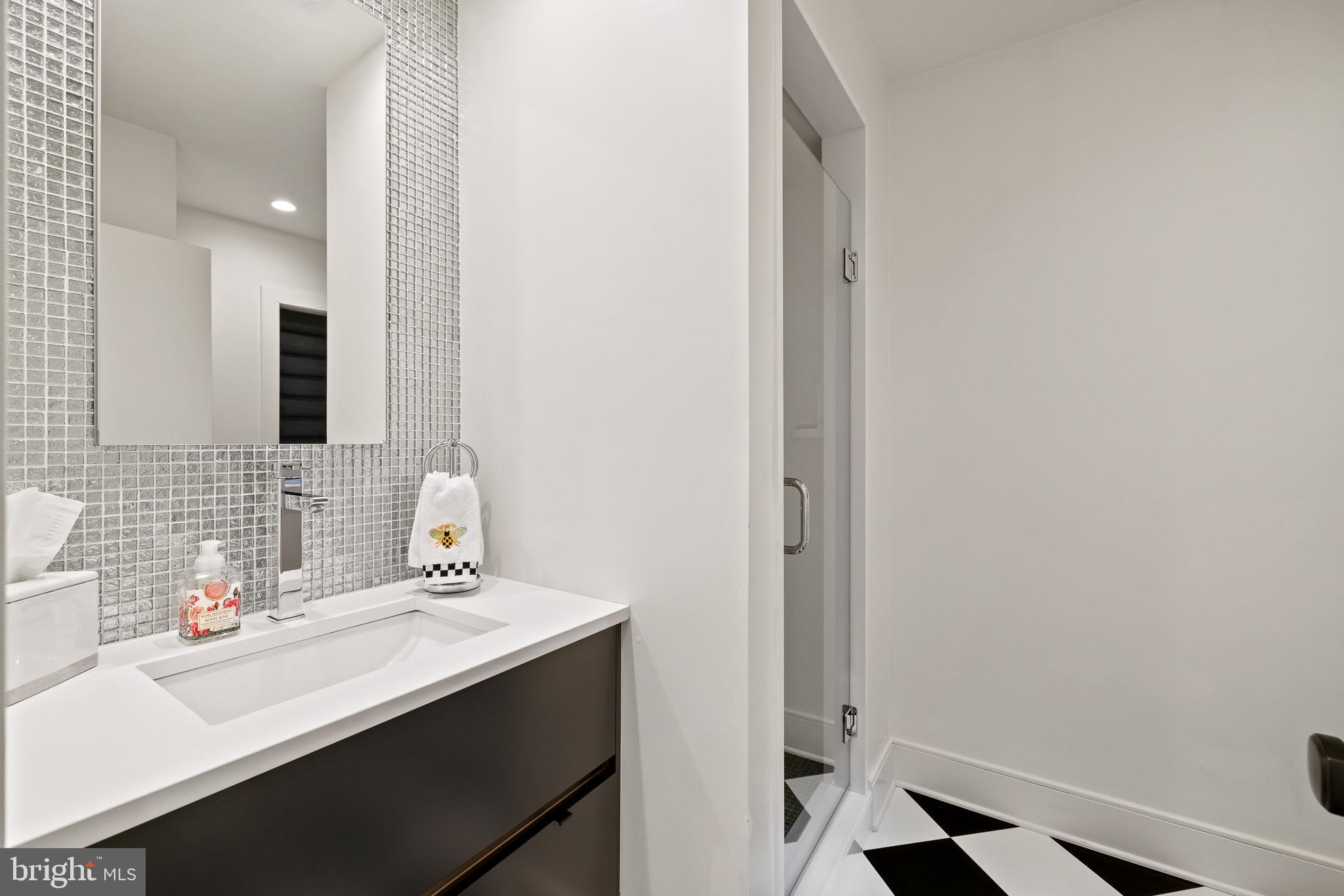 130 DELANCEY STREET 32