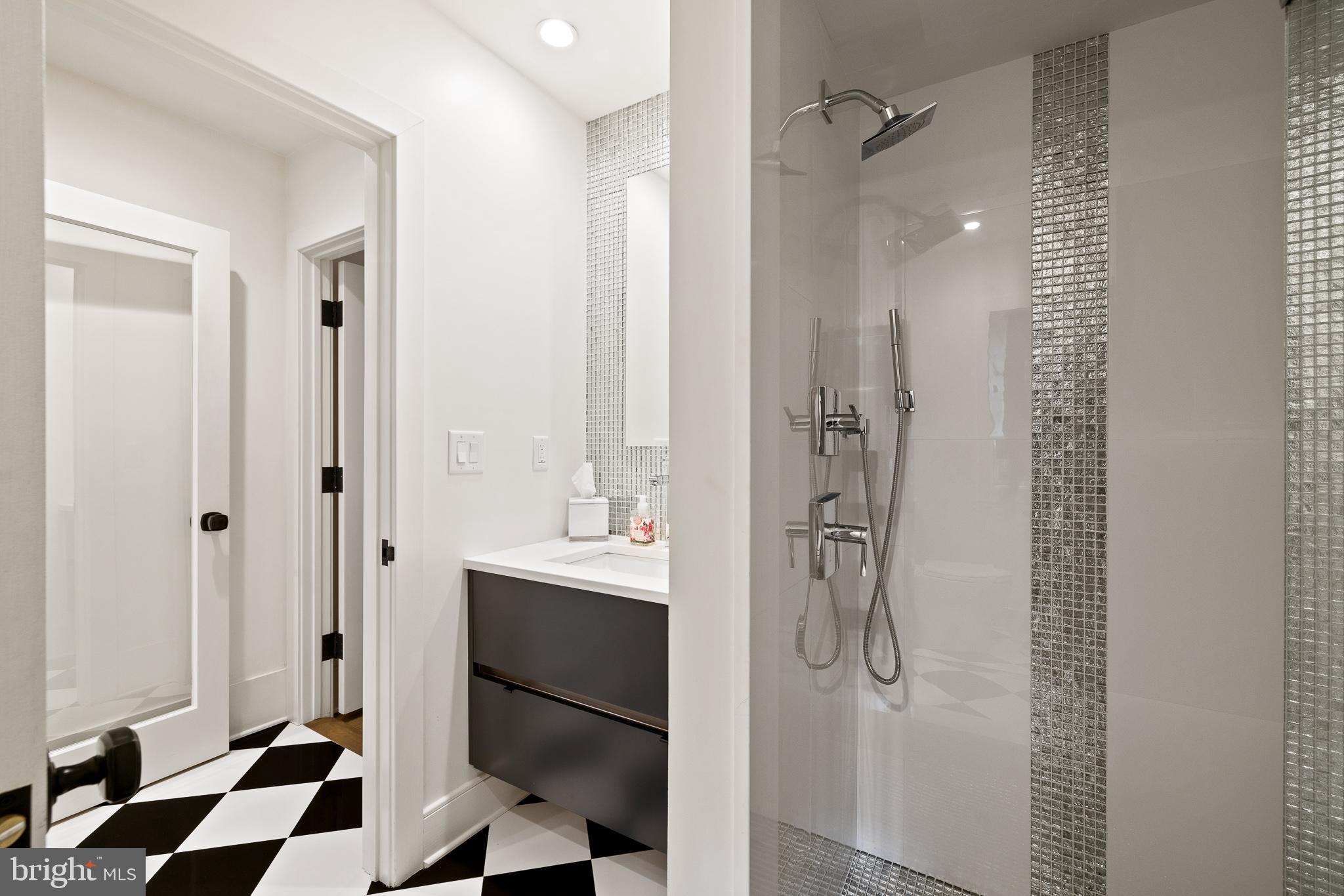 130 DELANCEY STREET 32