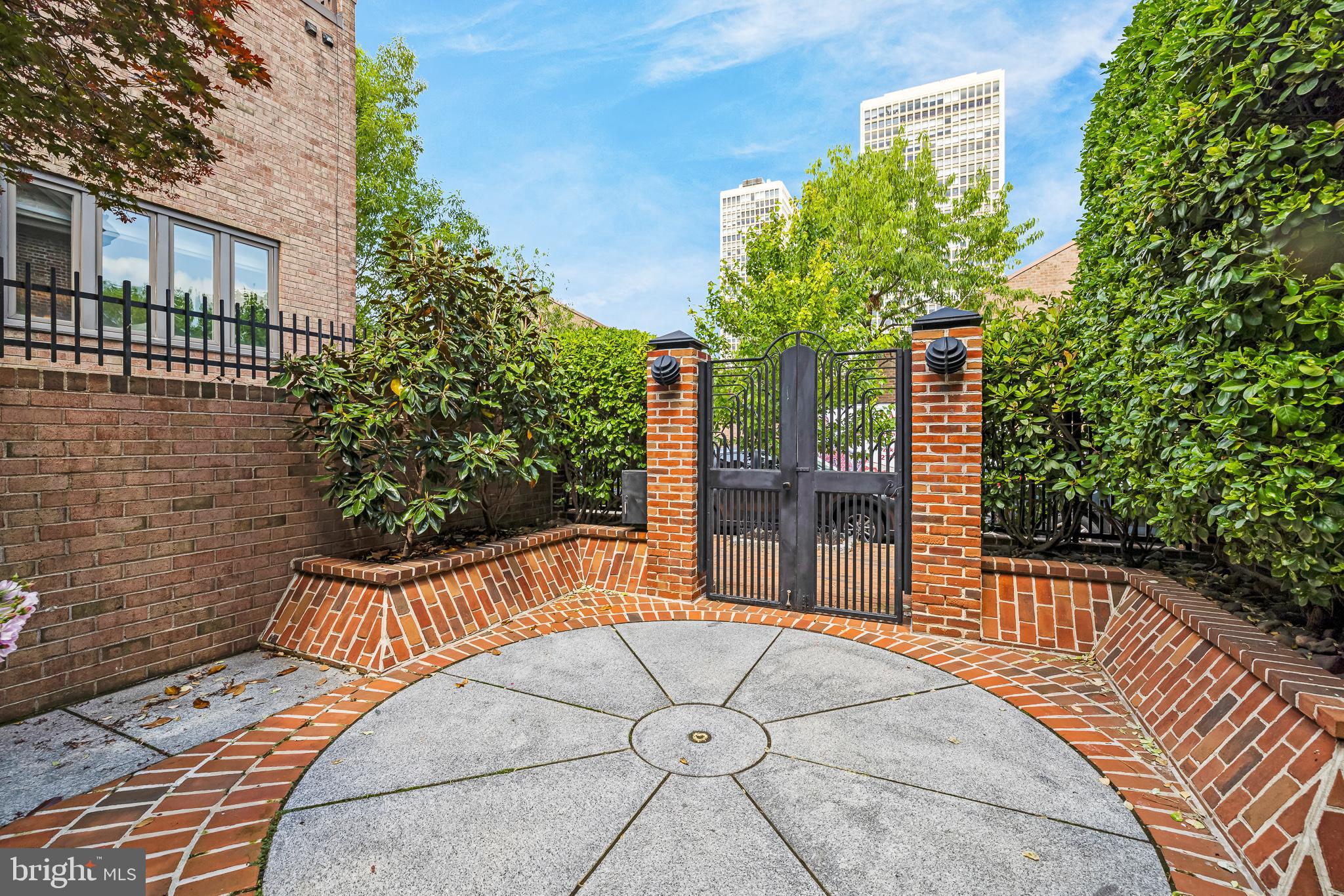 130 DELANCEY STREET 32