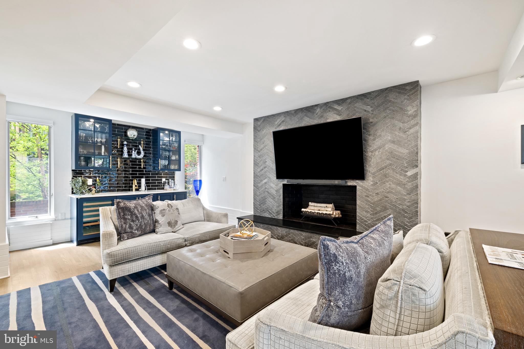 130 DELANCEY STREET 32