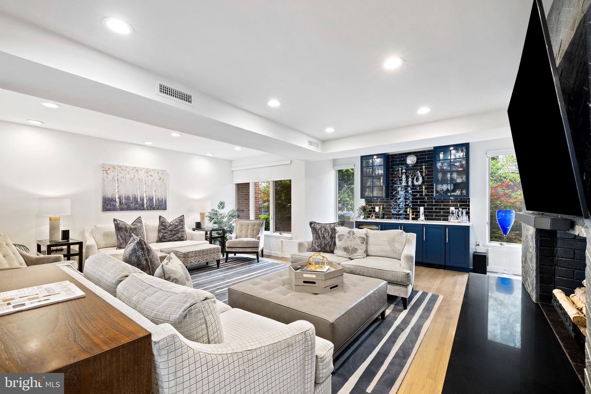 130 DELANCEY STREET 32