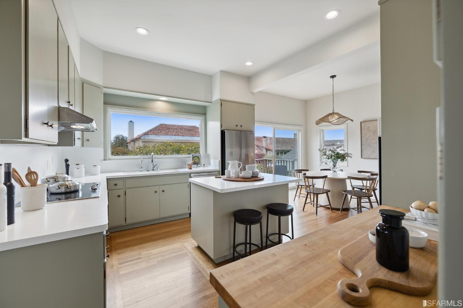 10 San Benito Way, St Francis Wood