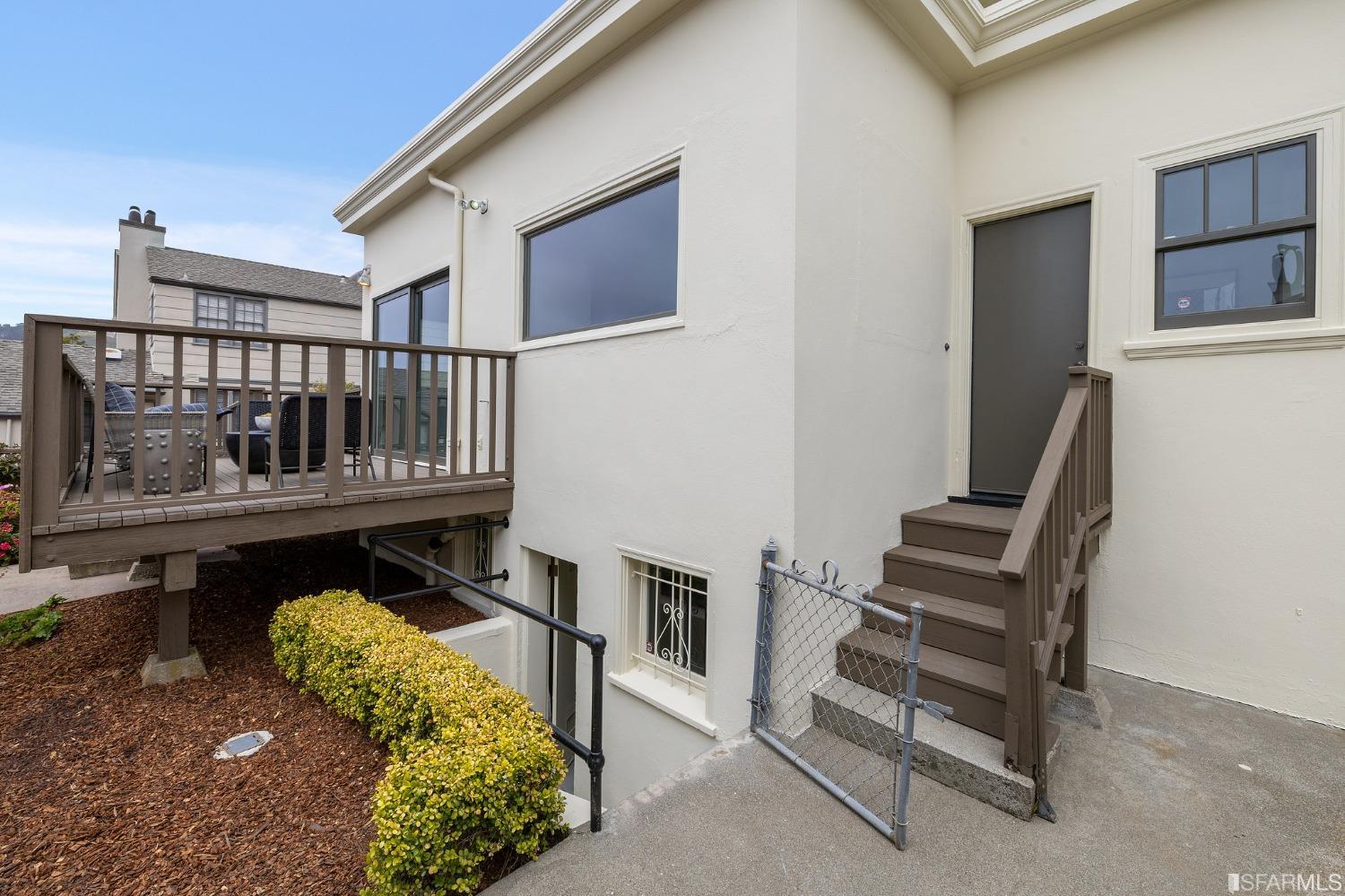 10 San Benito Way, St Francis Wood