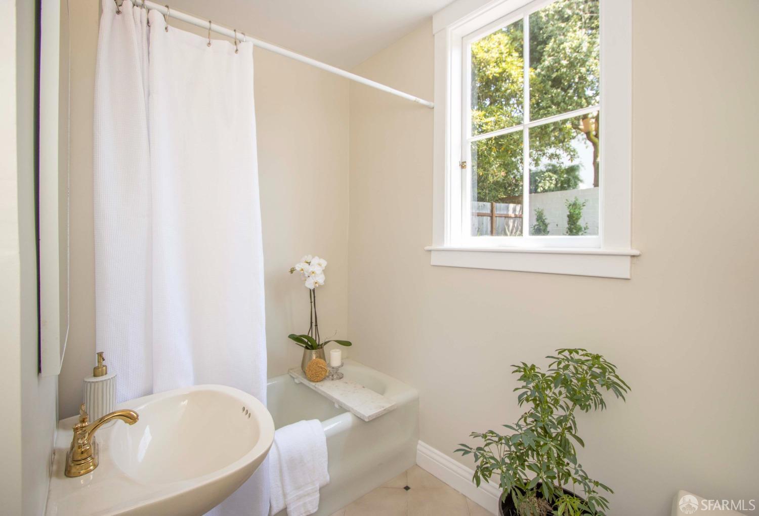 345 Santa Clara Avenue, St Francis Wood