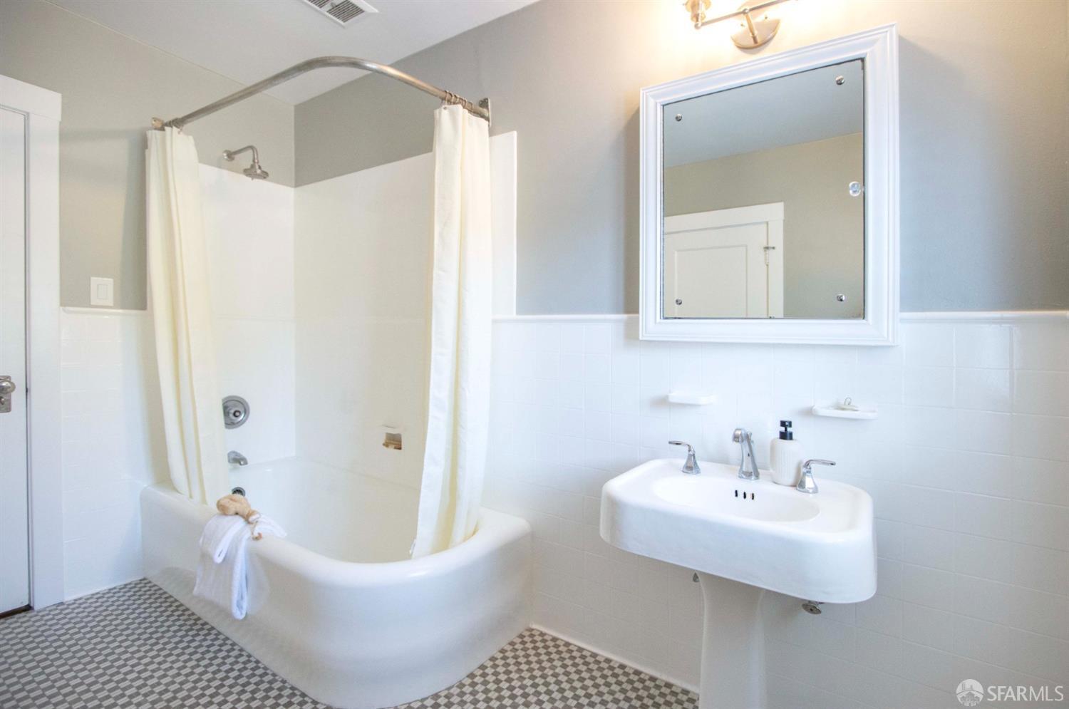 345 Santa Clara Avenue, St Francis Wood