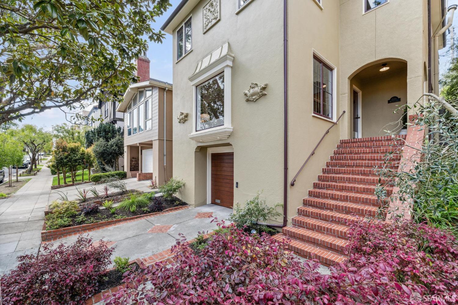 220 Magellan Avenue, Forest Hill