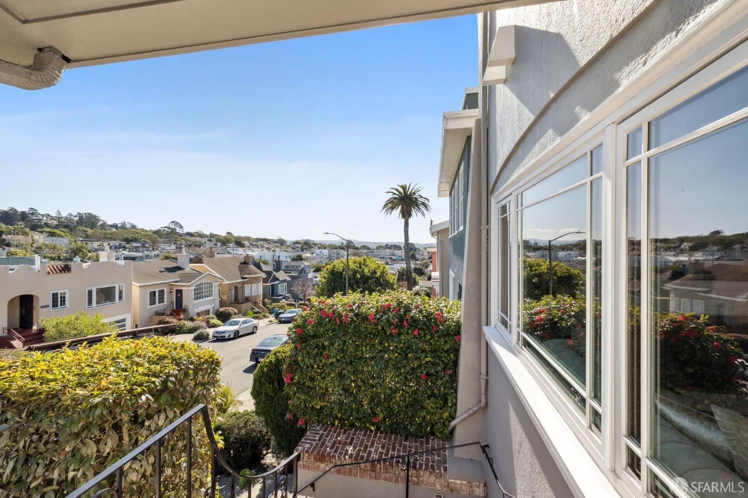 124 Forest Side Avenue, West Portal