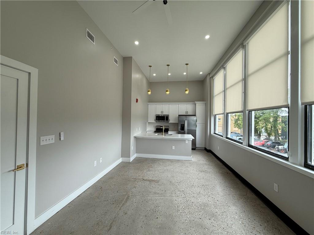 332 34th ST 205