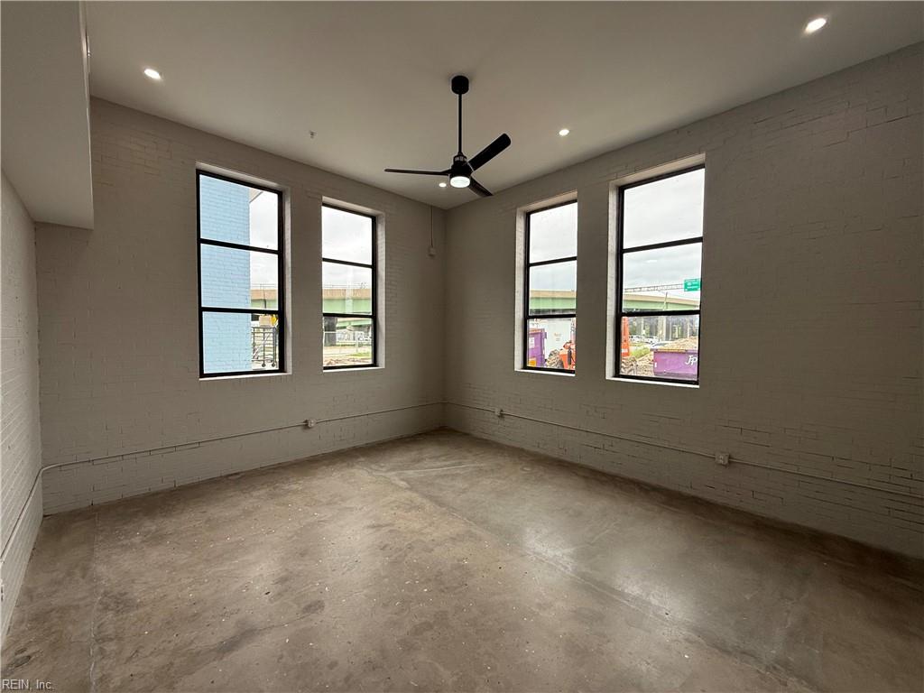 332 34th ST 109