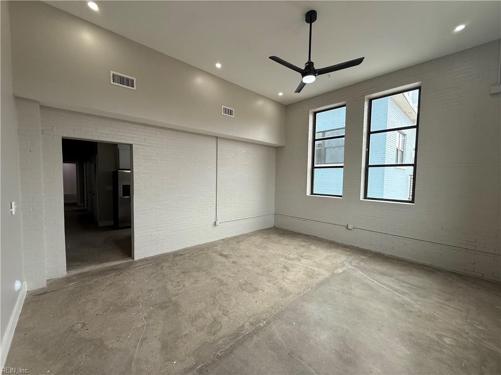 332 34th ST 109