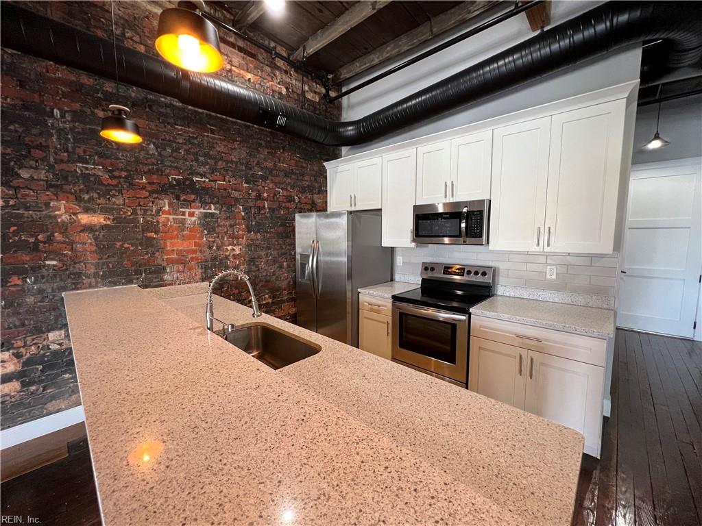 208 23rd ST 312