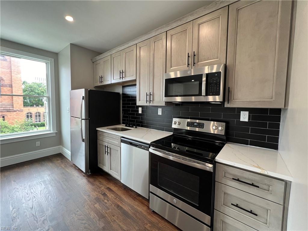 223 29th ST 105