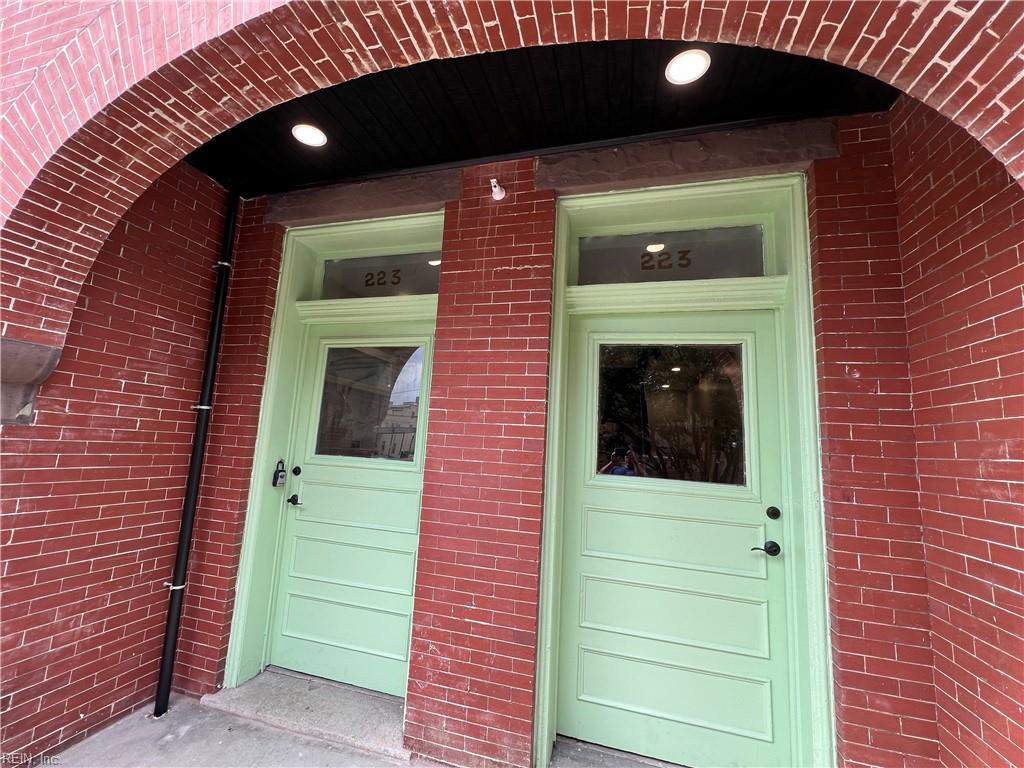 223 29th ST 105