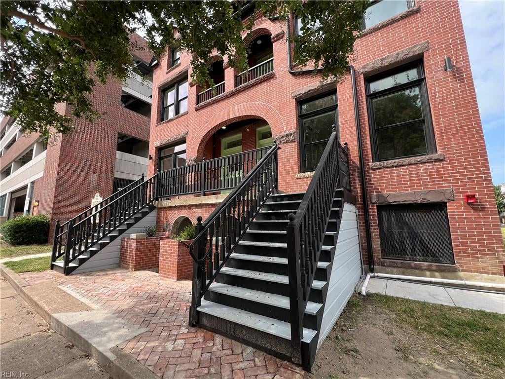 223 29th ST 102