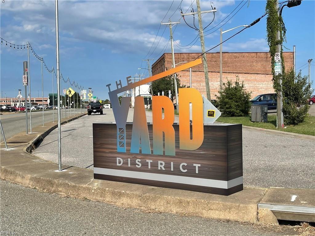 208 23rd ST 212