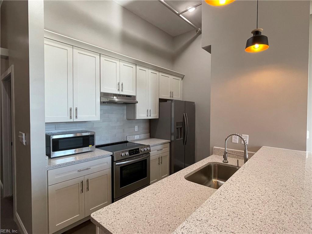 208 23rd ST 103