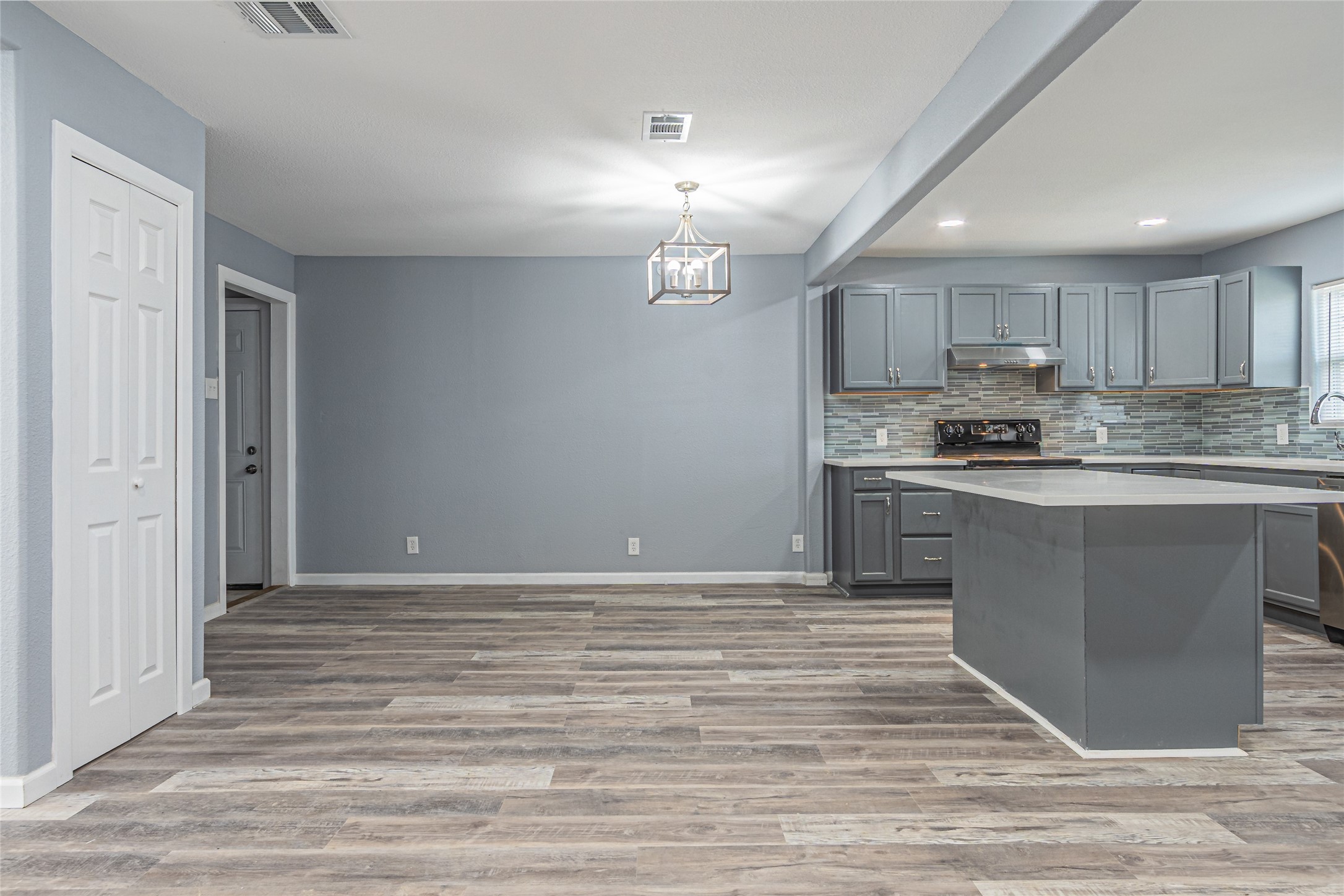 1106 E Strong Parkway