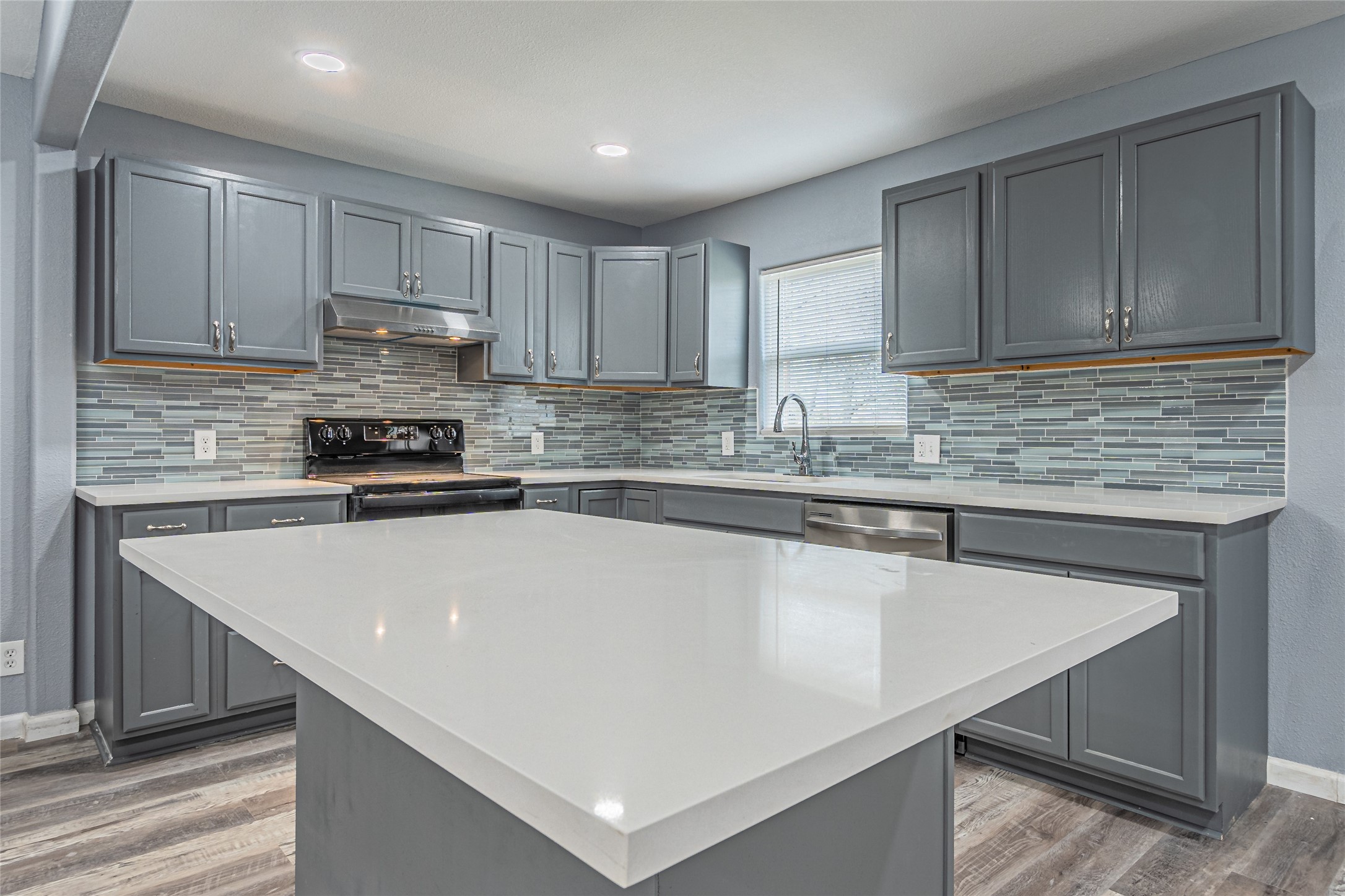 1106 E Strong Parkway