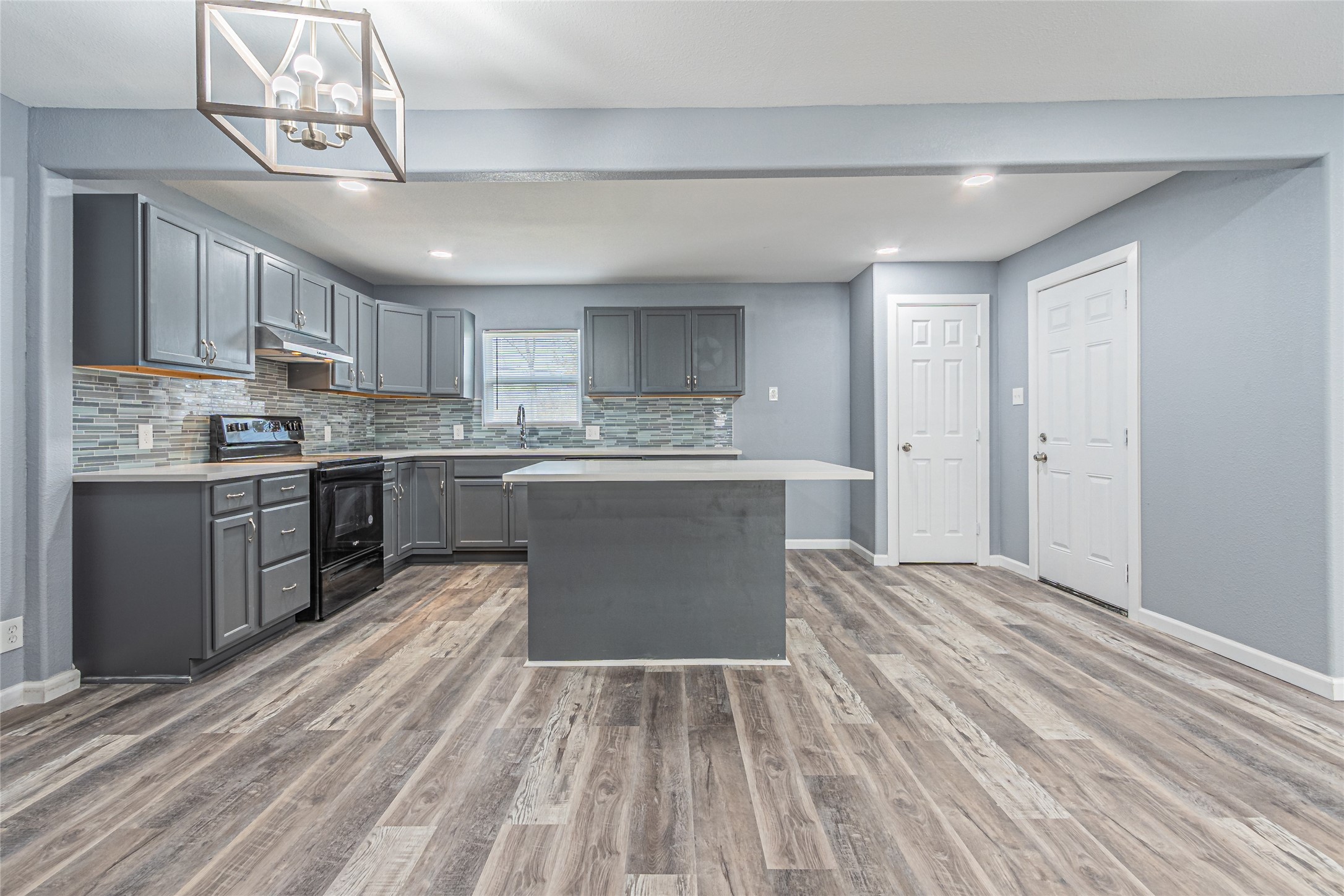 1106 E Strong Parkway