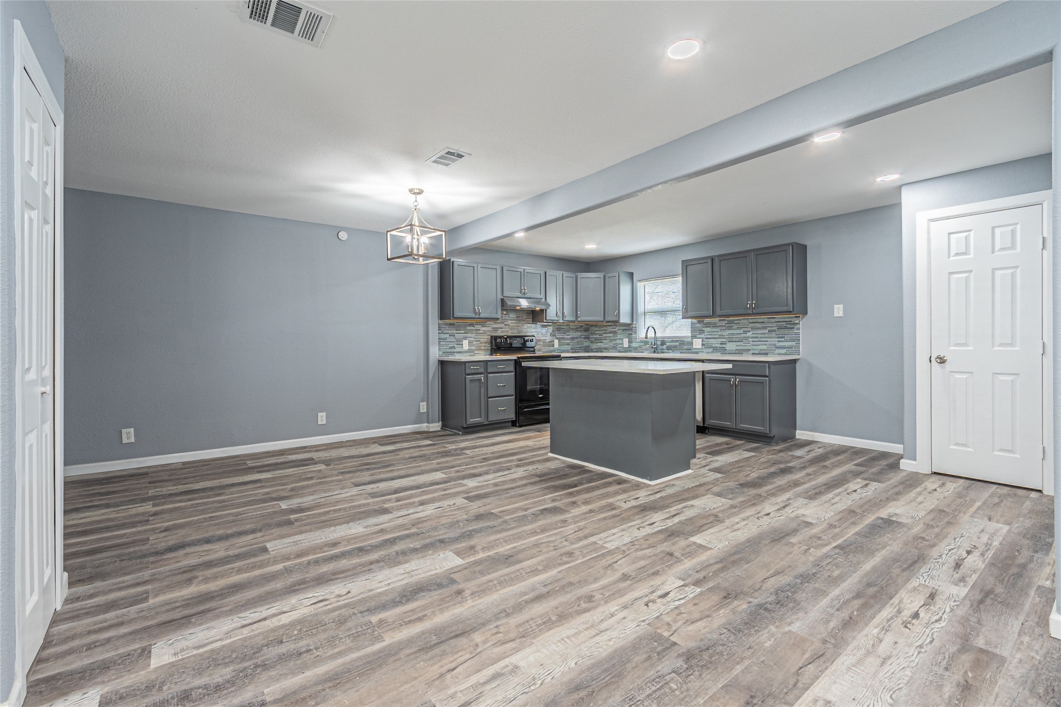 1106 E Strong Parkway