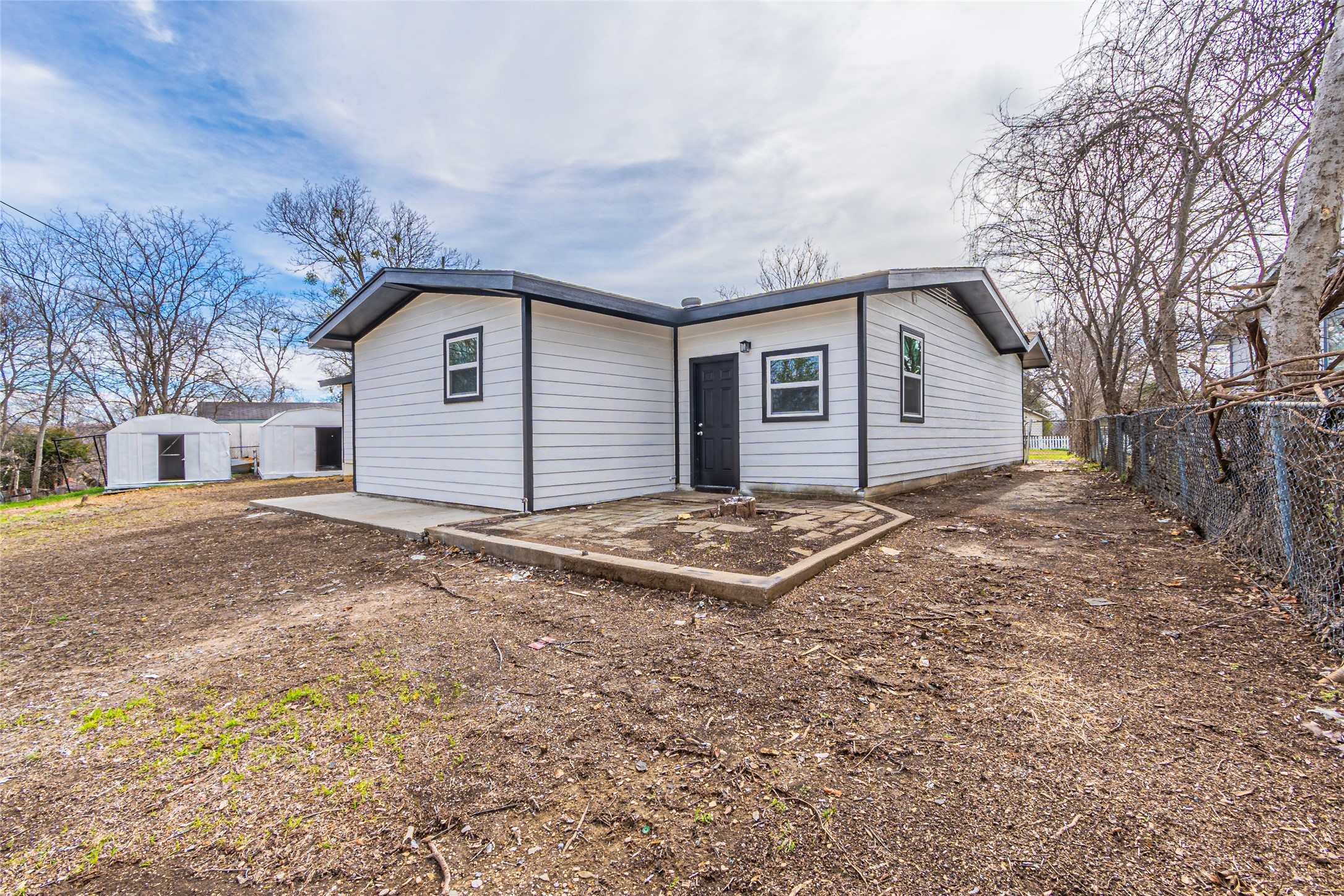 1106 E Strong Parkway