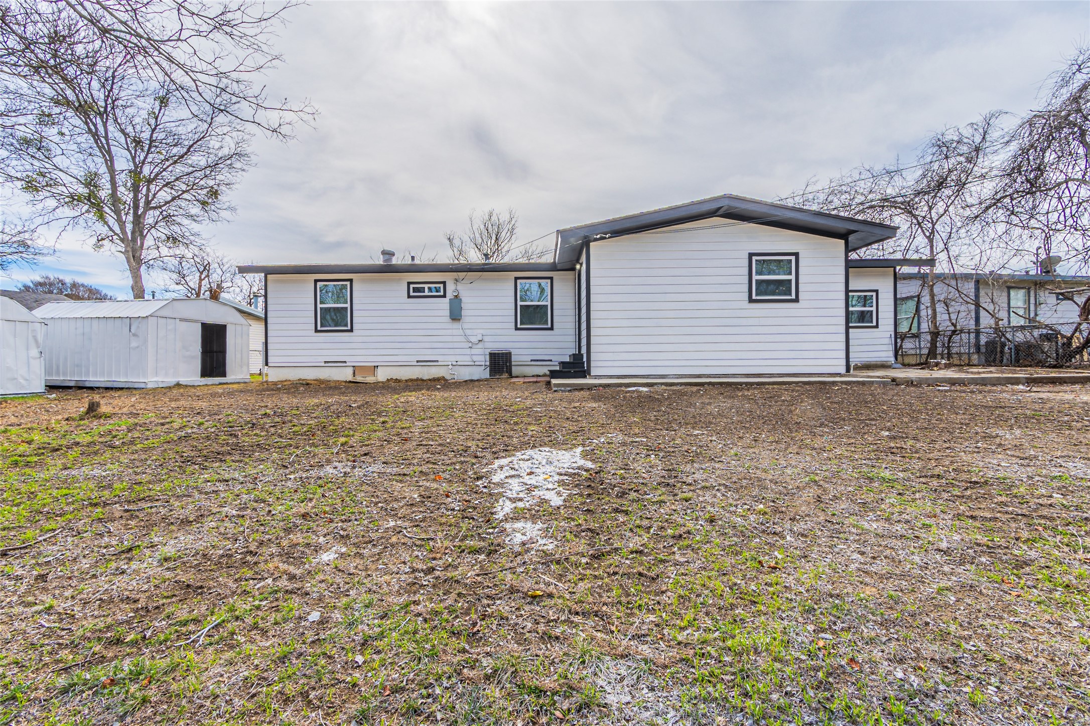 1106 E Strong Parkway