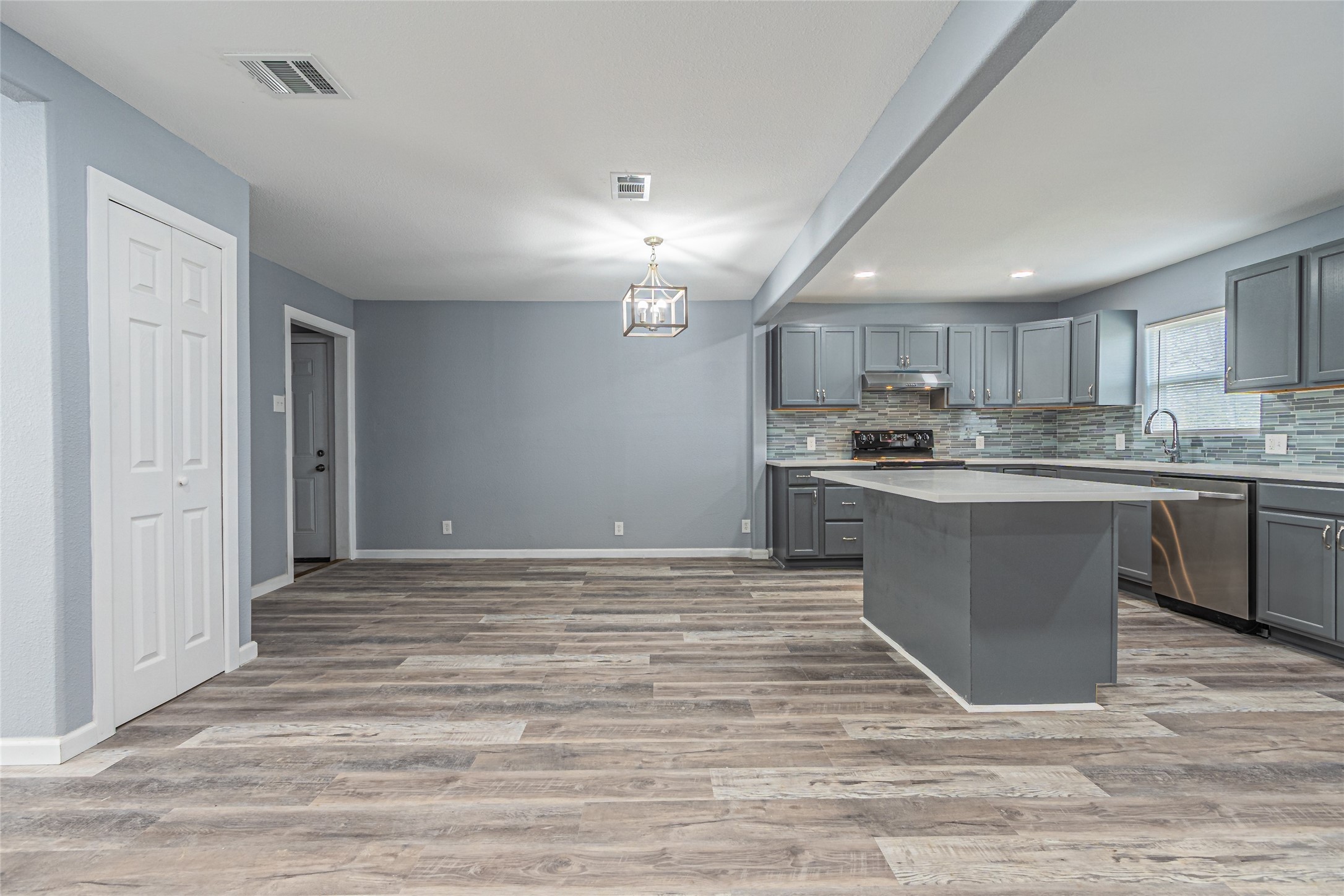 1106 E Strong Parkway