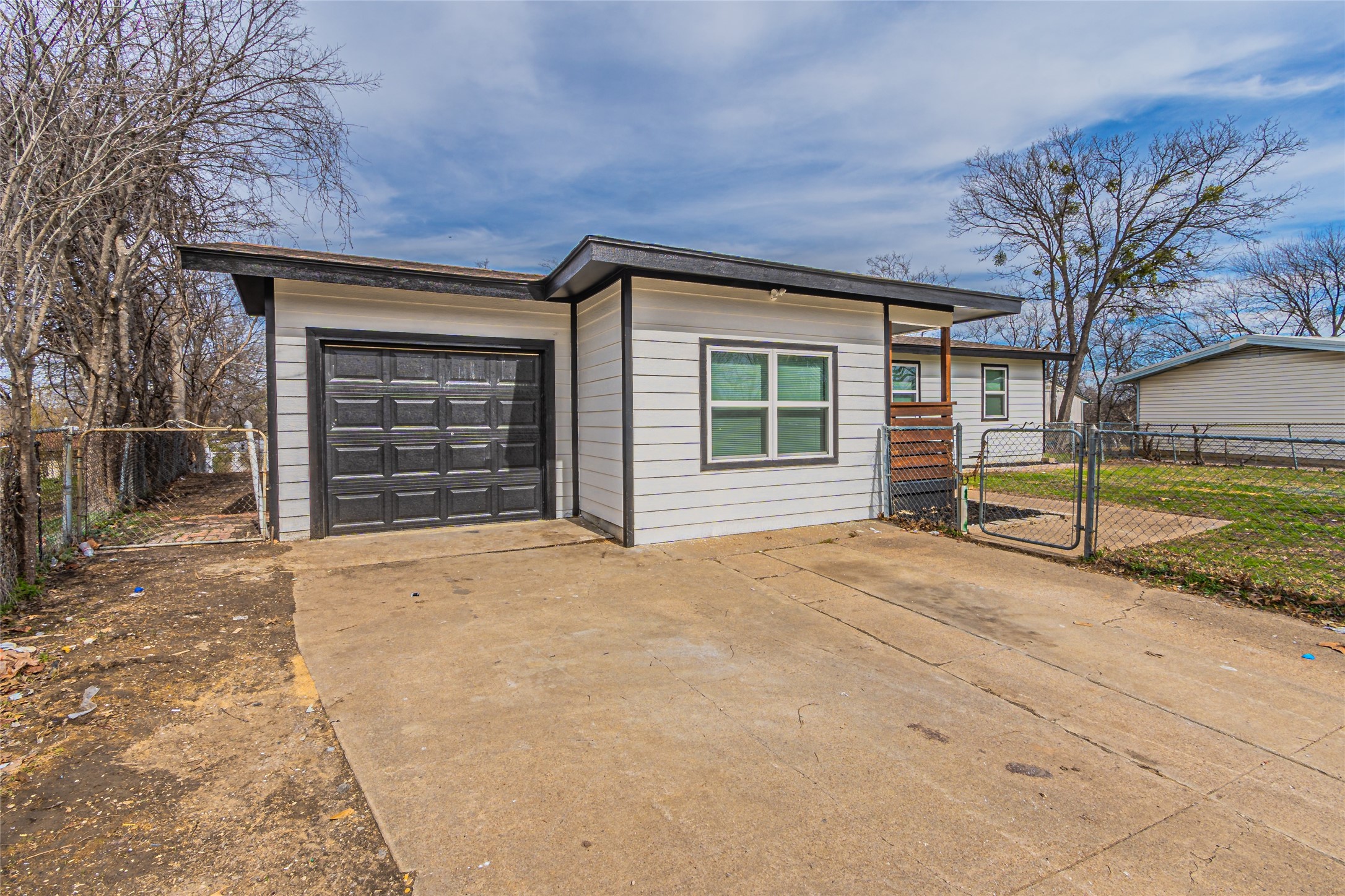 1106 E Strong Parkway