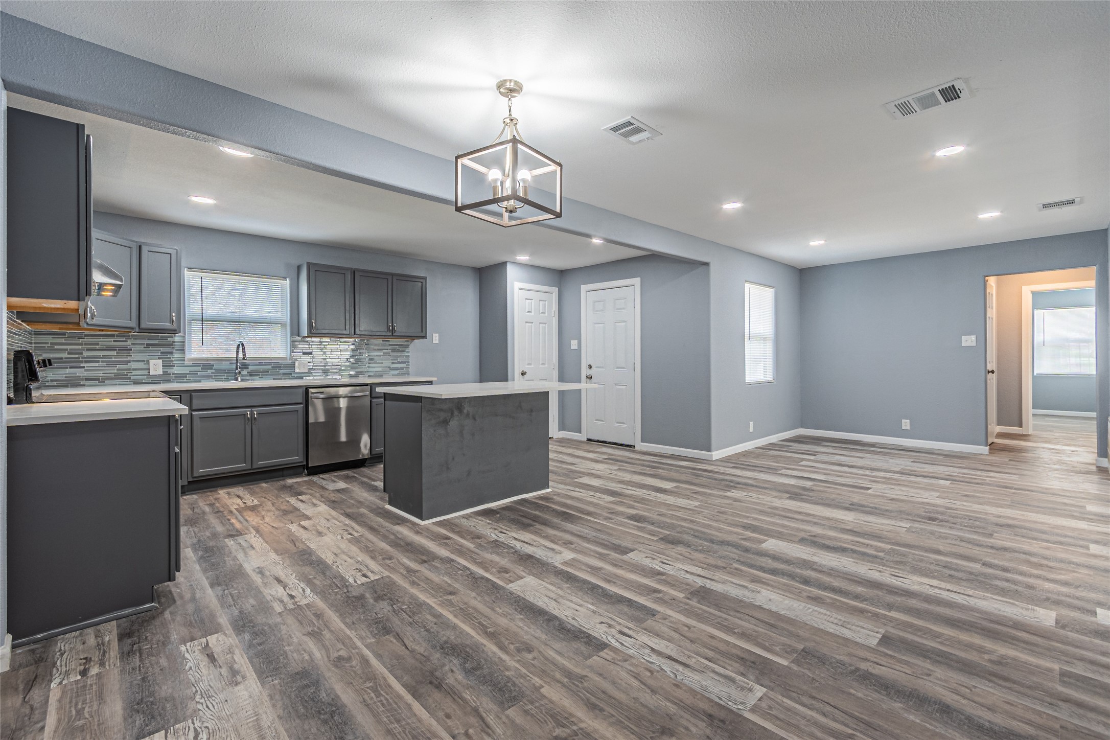 1106 E Strong Parkway