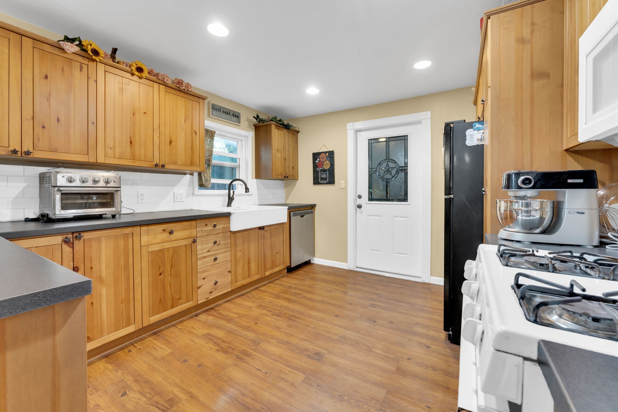 600 N Dick Price Road