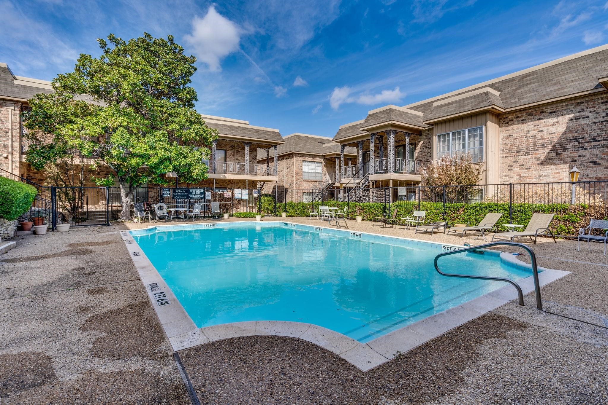 4347 Bellaire Drive S 232S