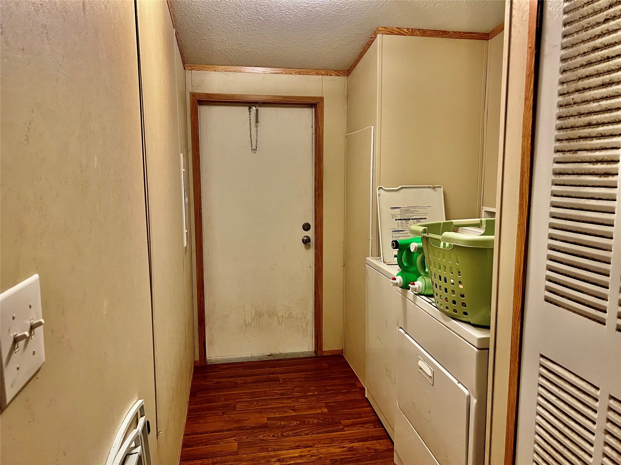 3432 Meadow Crest Drive