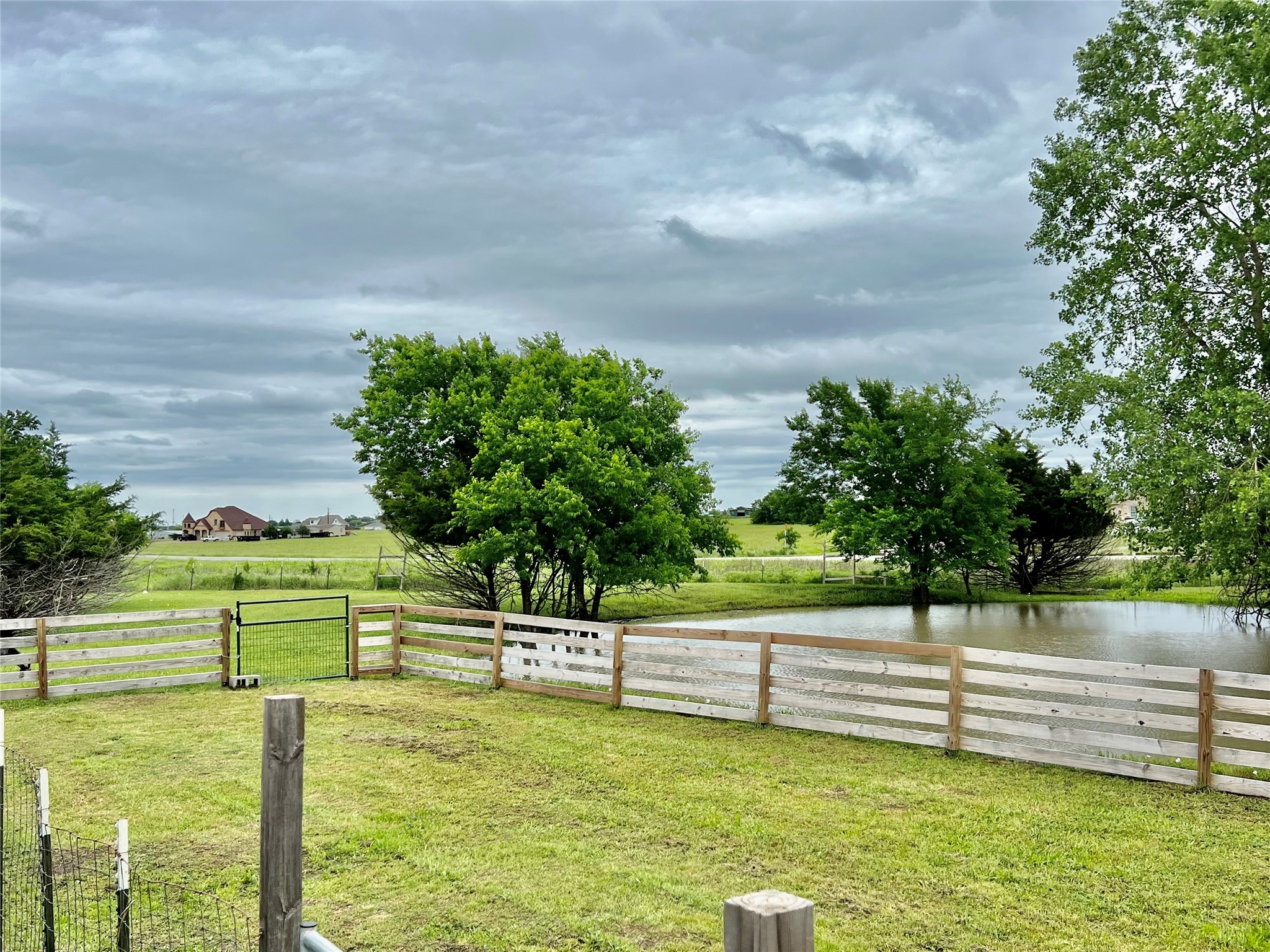 3432 Meadow Crest Drive