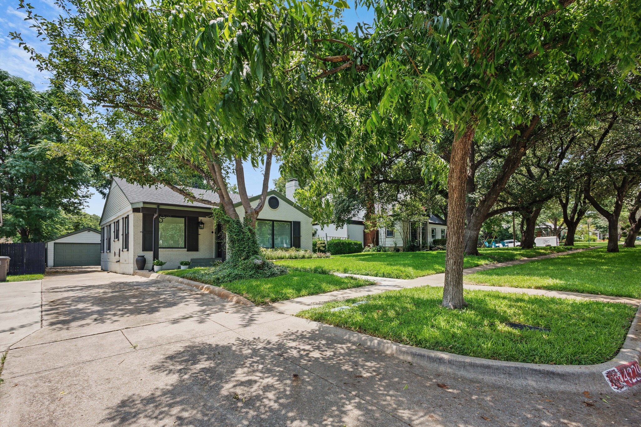 4229 Calmont Avenue