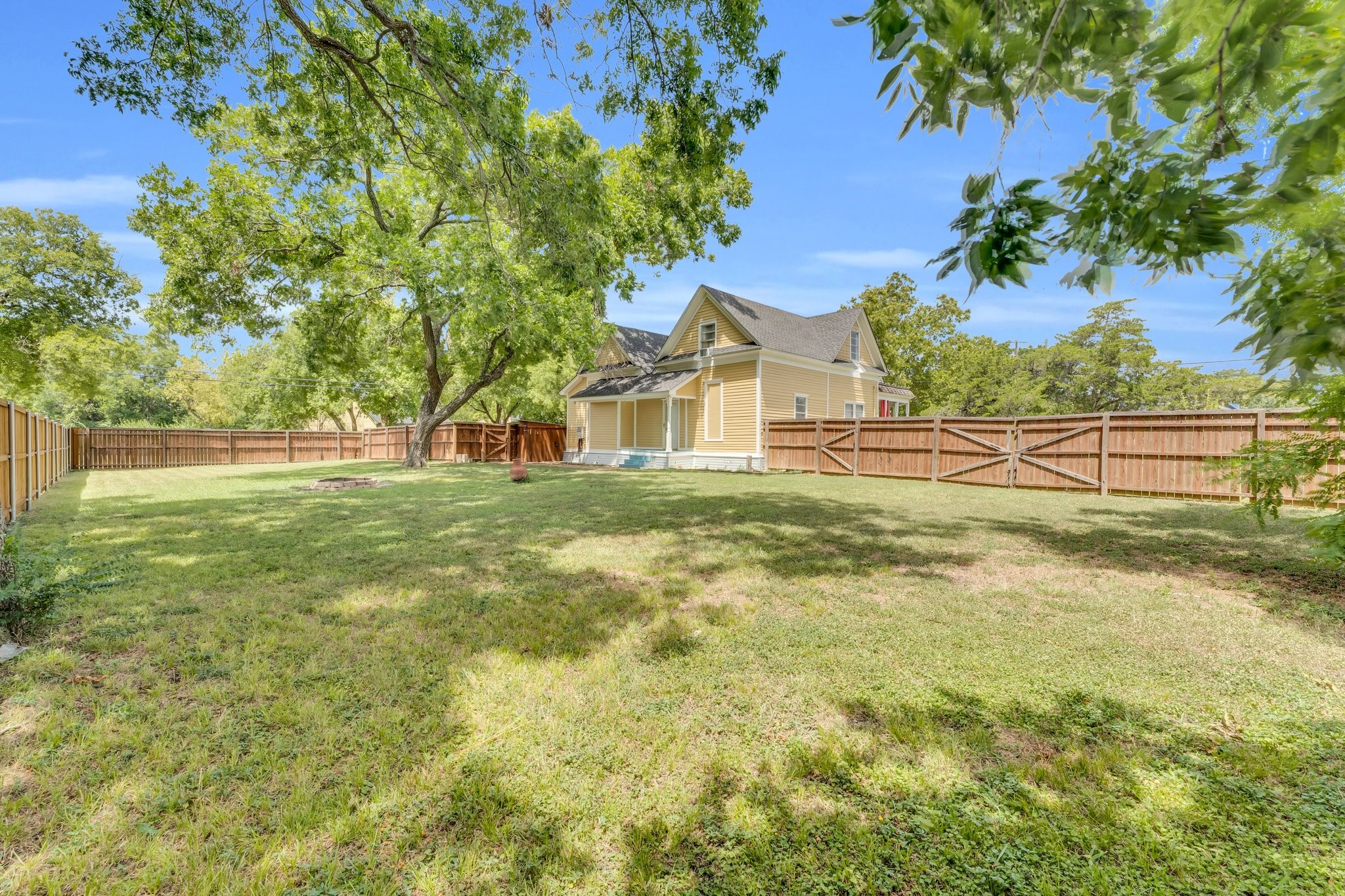 1002 E Marvin Avenue