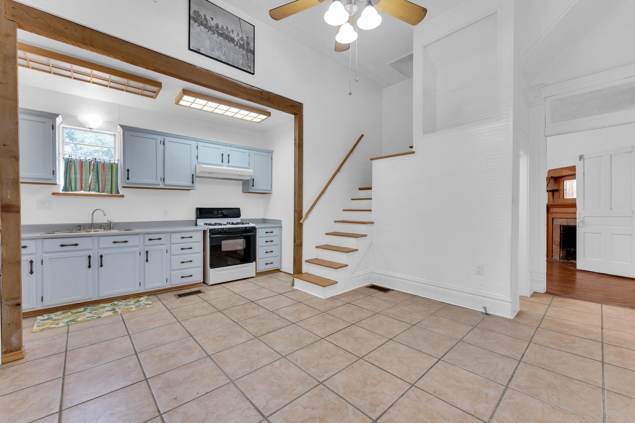 1002 E Marvin Avenue