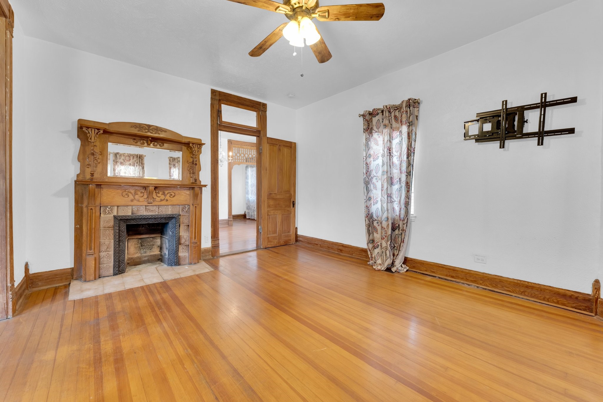 1002 E Marvin Avenue