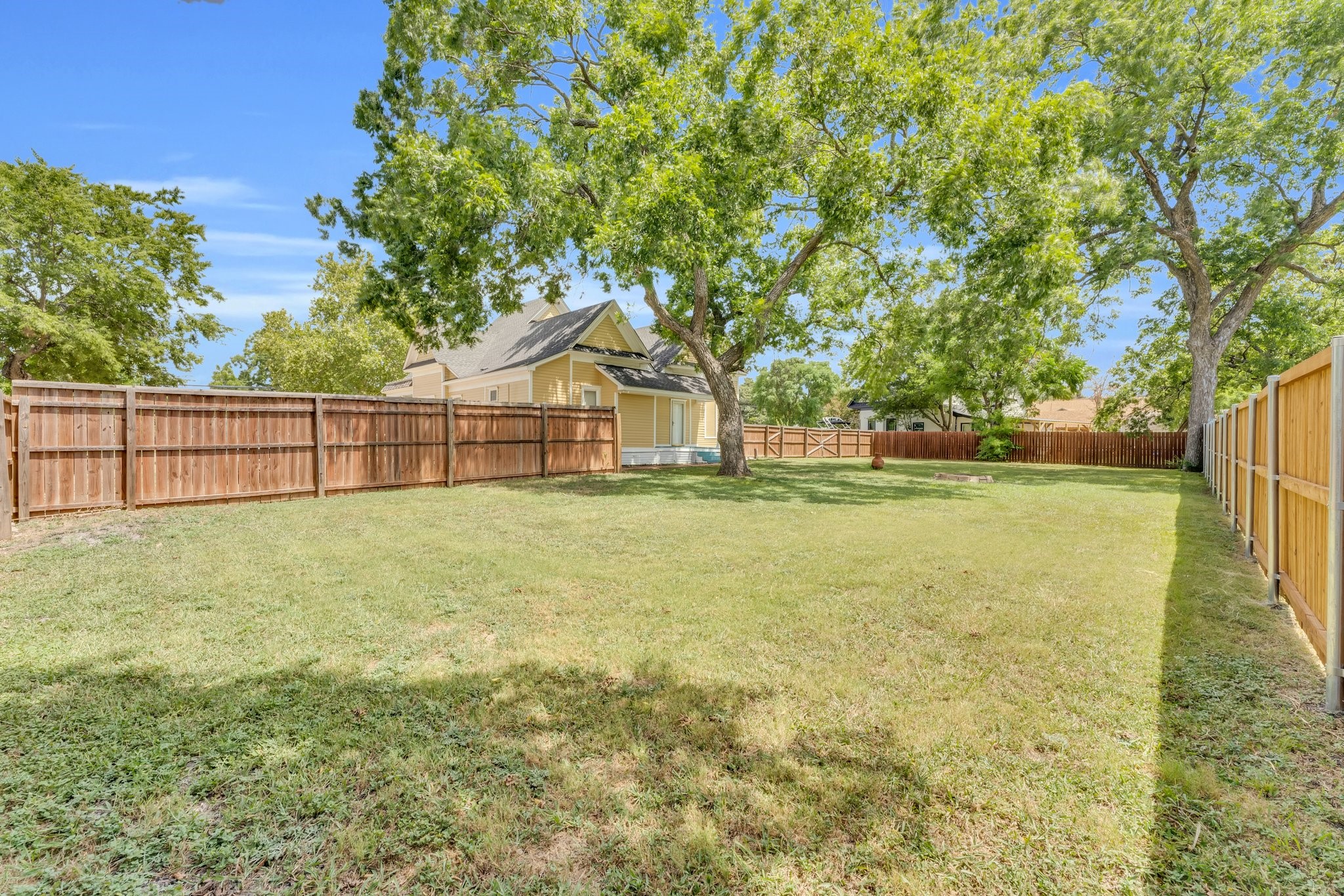 1002 E Marvin Avenue