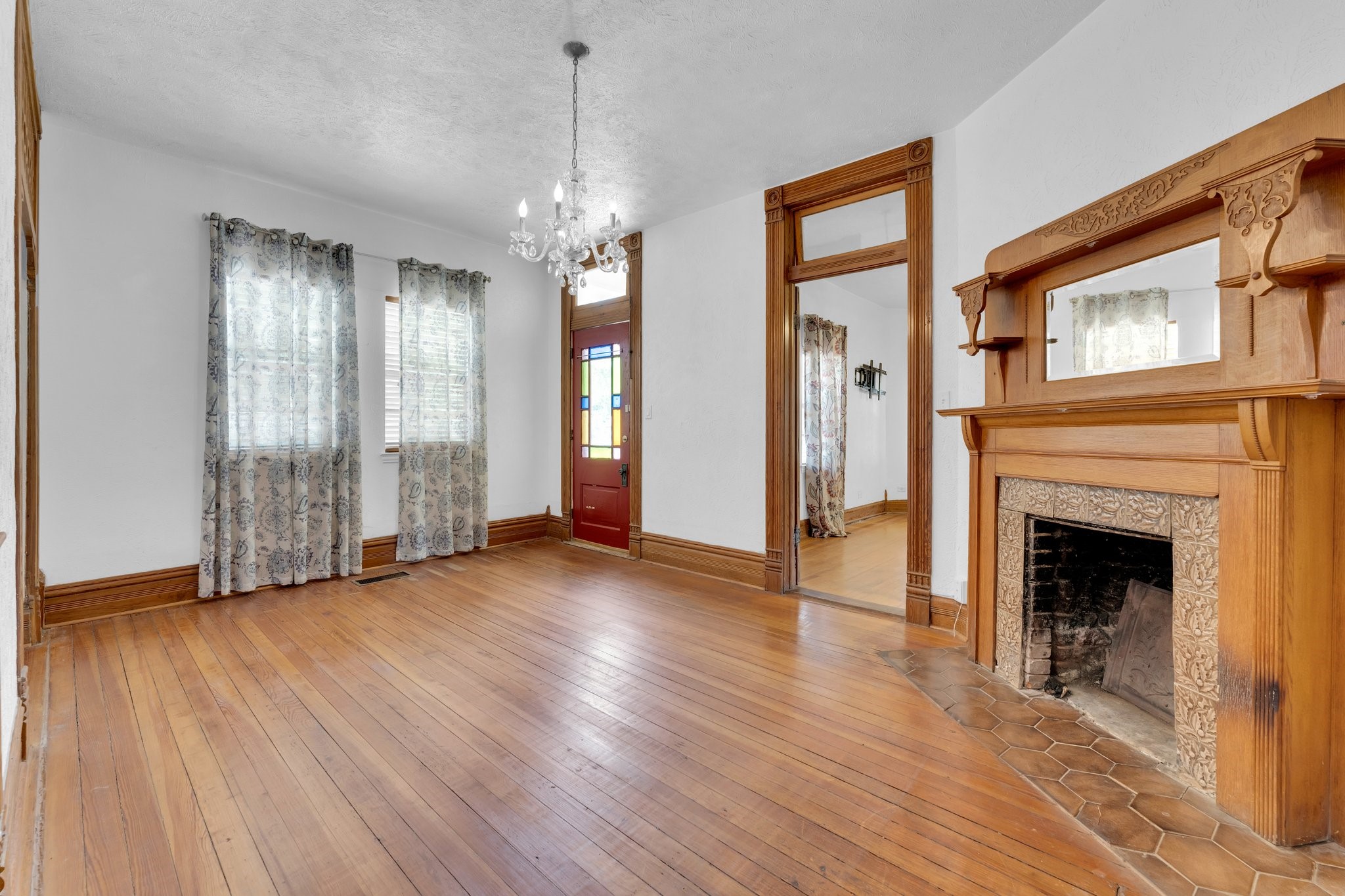 1002 E Marvin Avenue