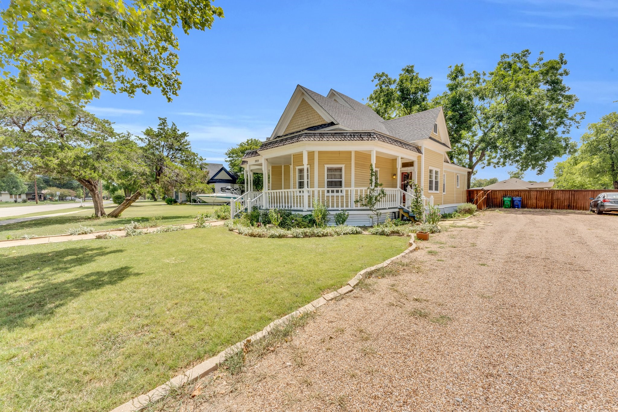 1002 E Marvin Avenue