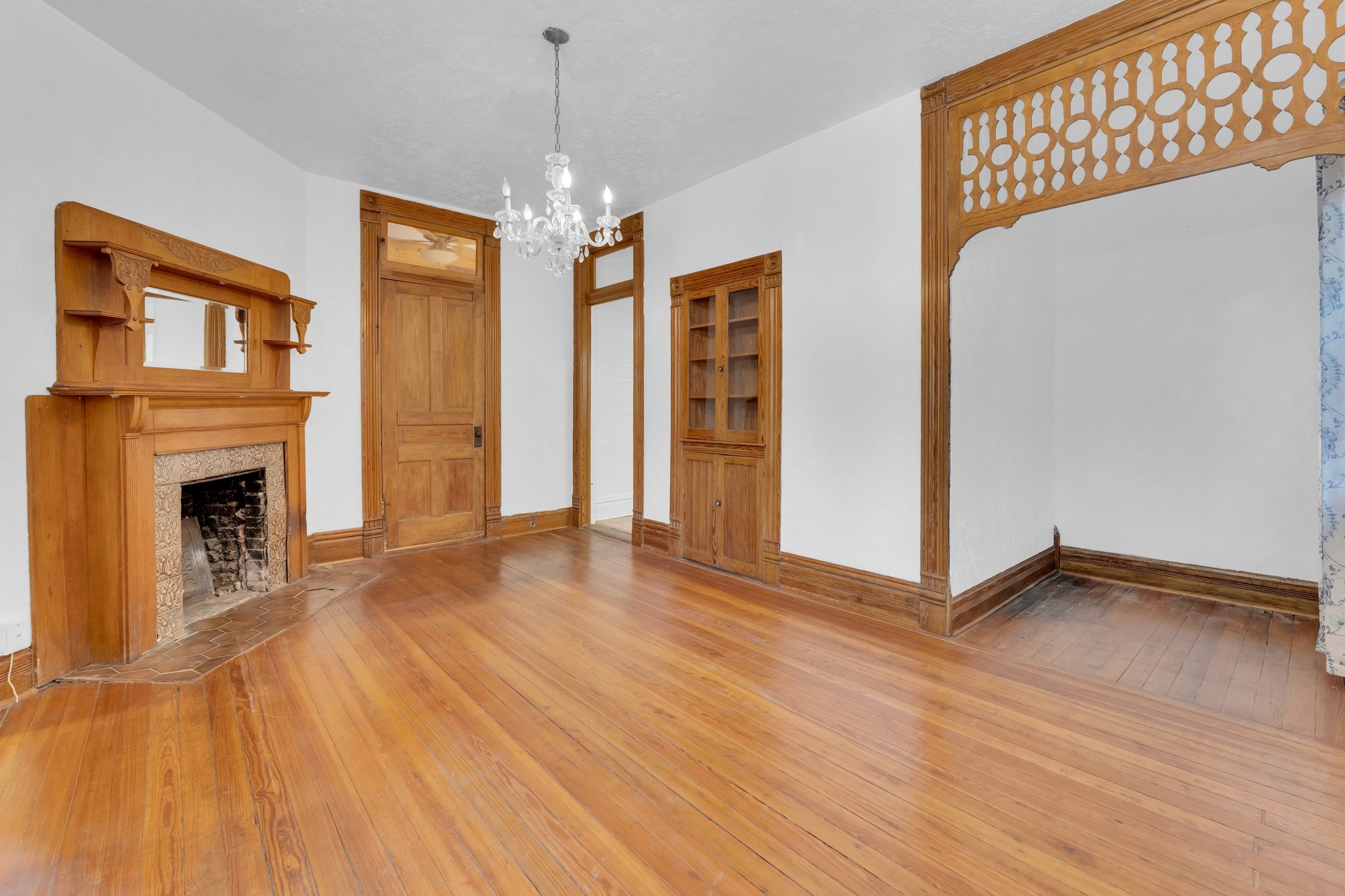 1002 E Marvin Avenue