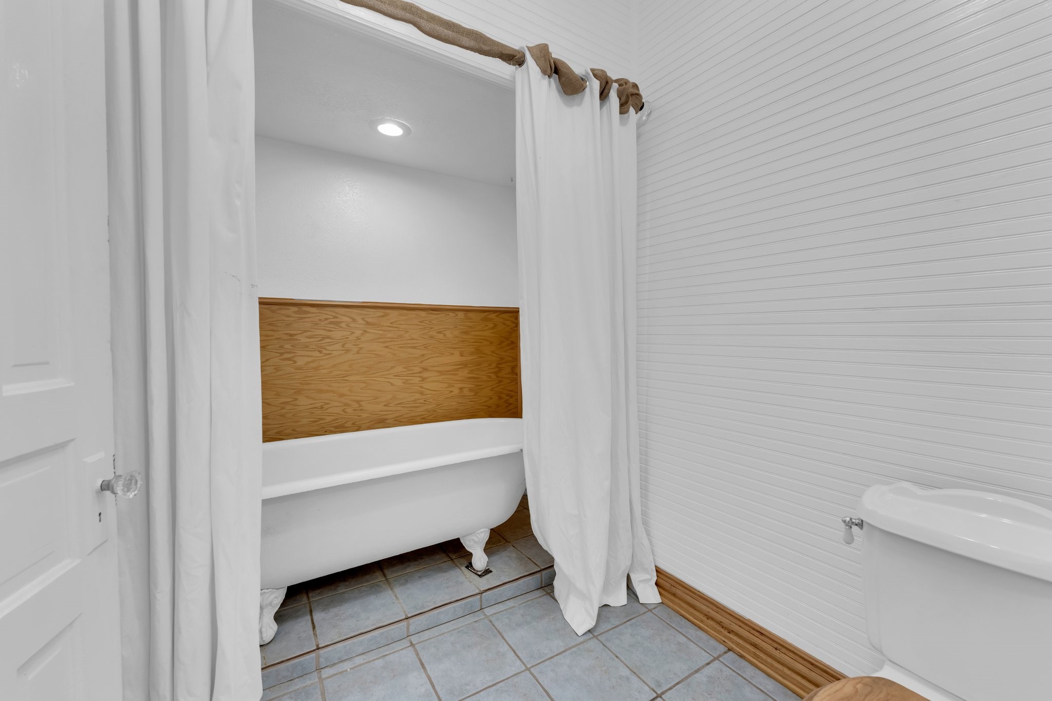 1002 E Marvin Avenue