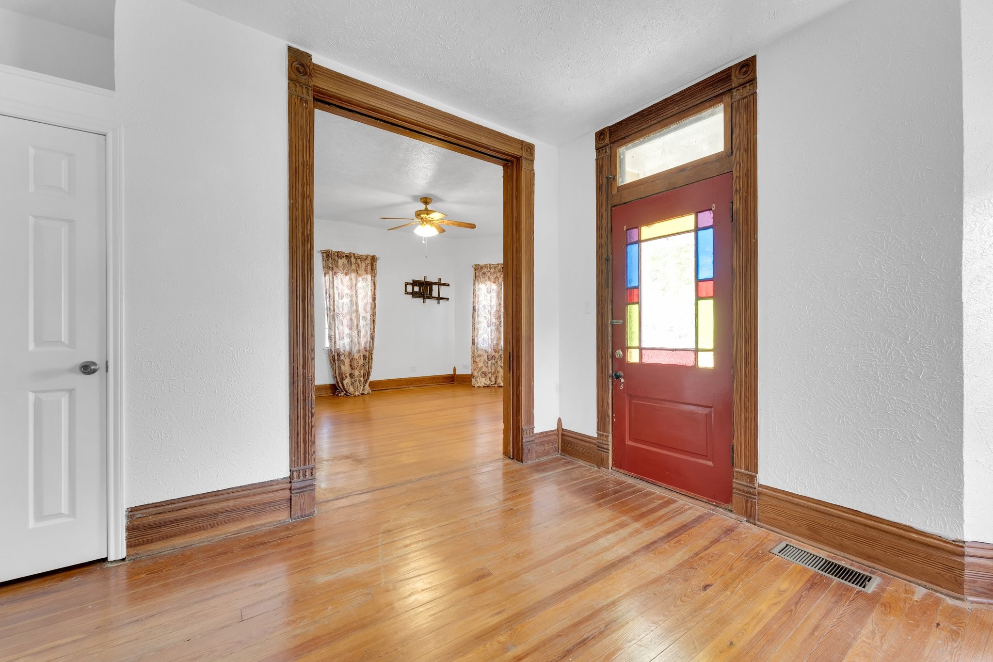 1002 E Marvin Avenue