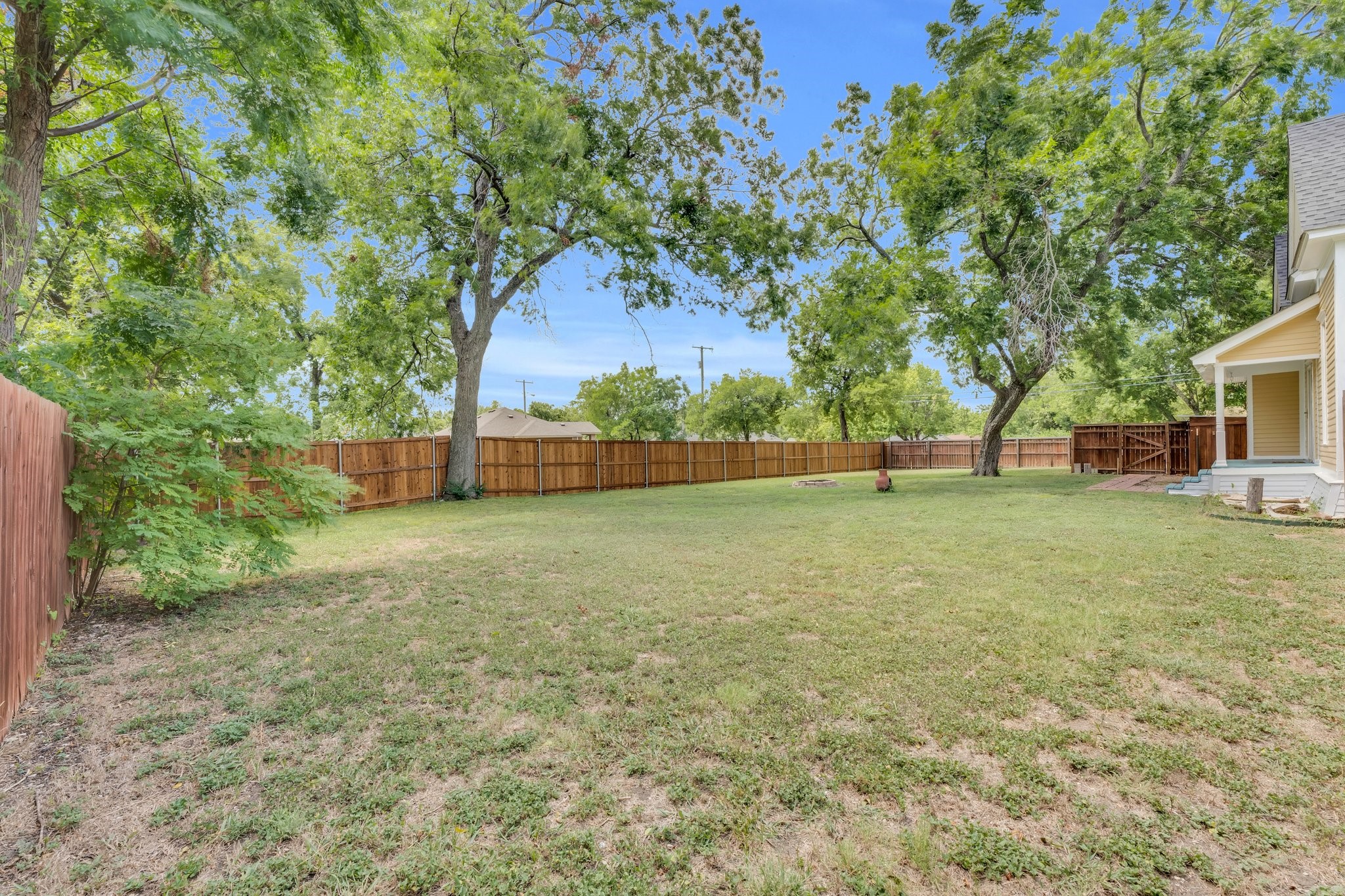 1002 E Marvin Avenue