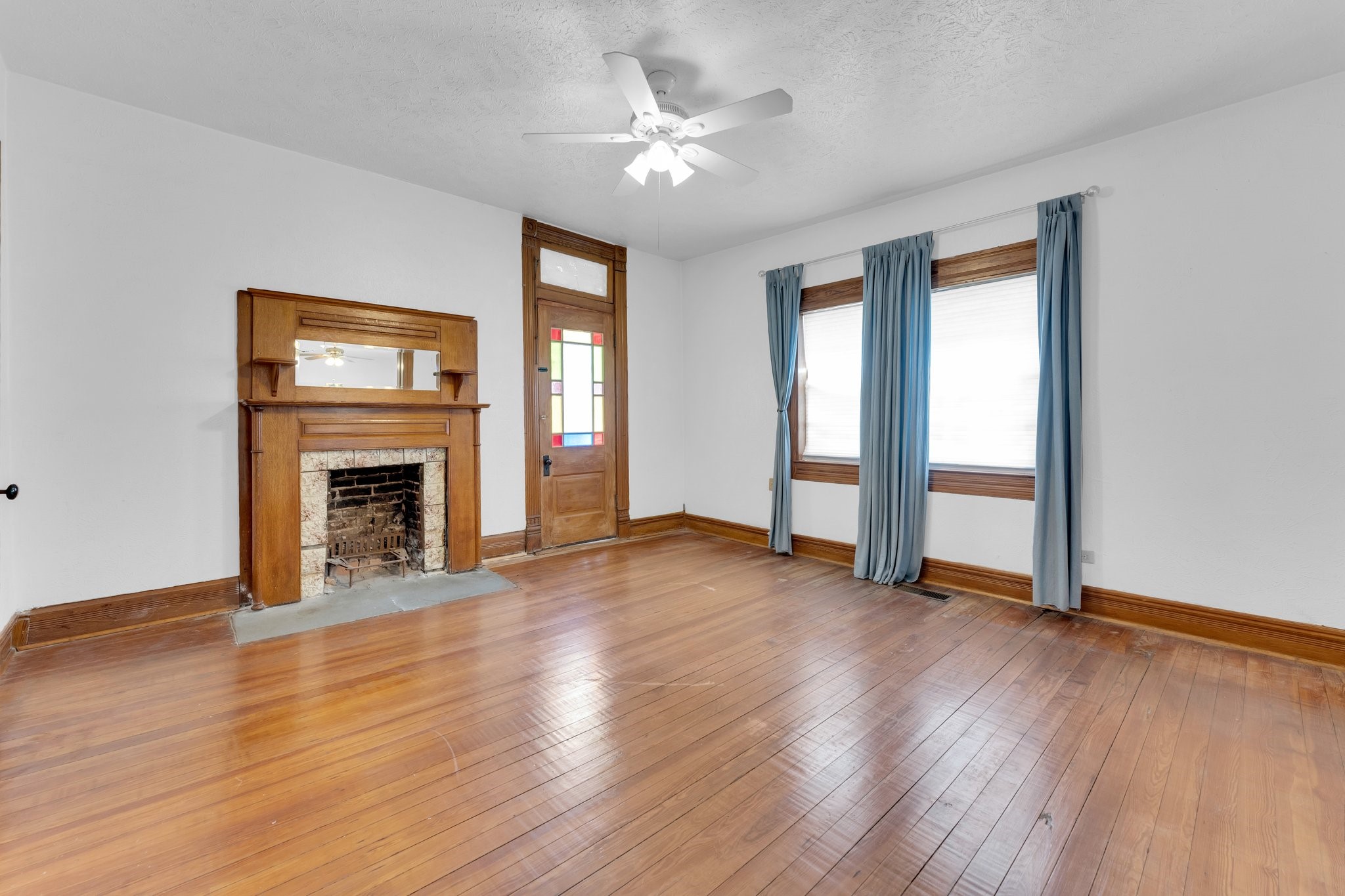 1002 E Marvin Avenue