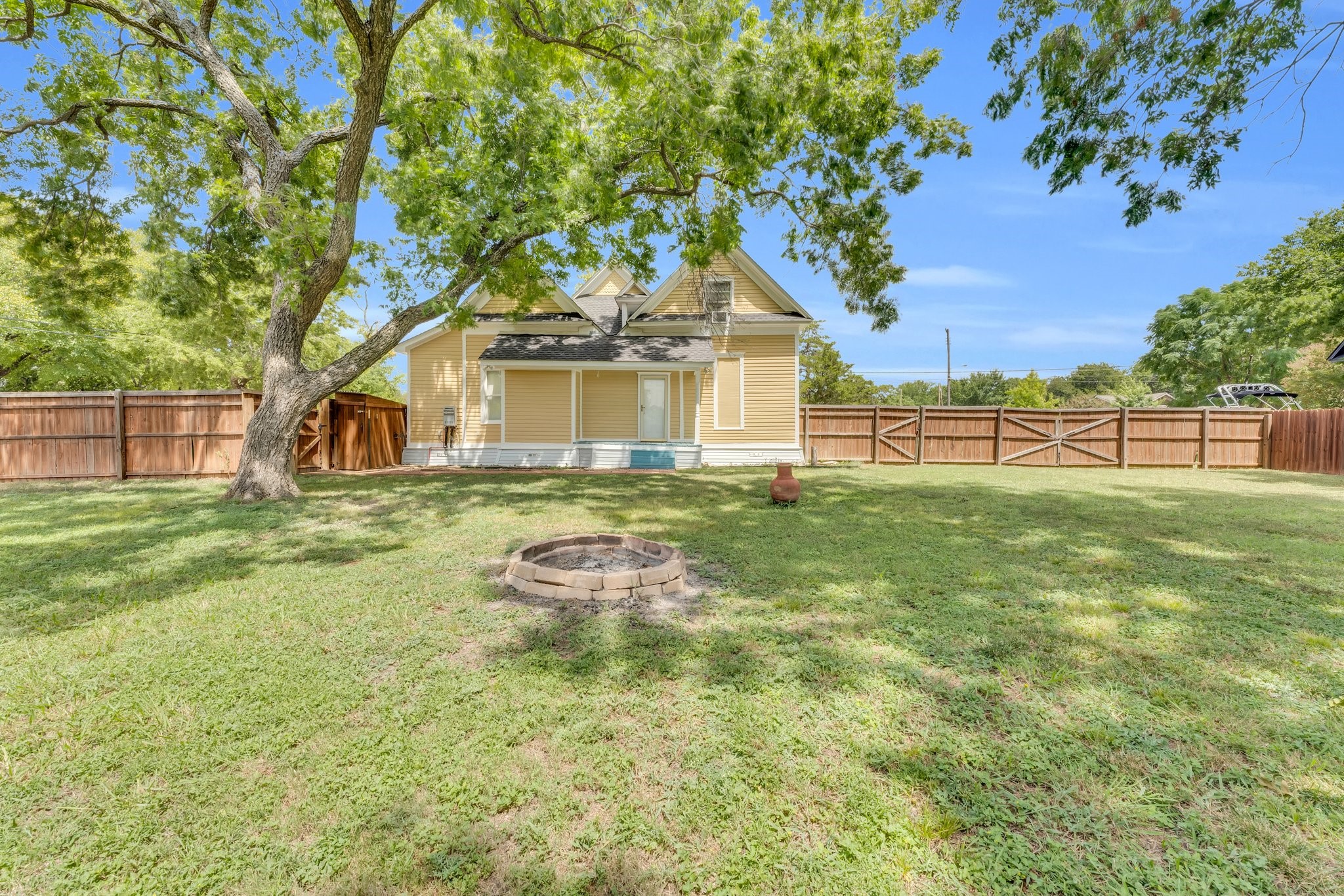 1002 E Marvin Avenue