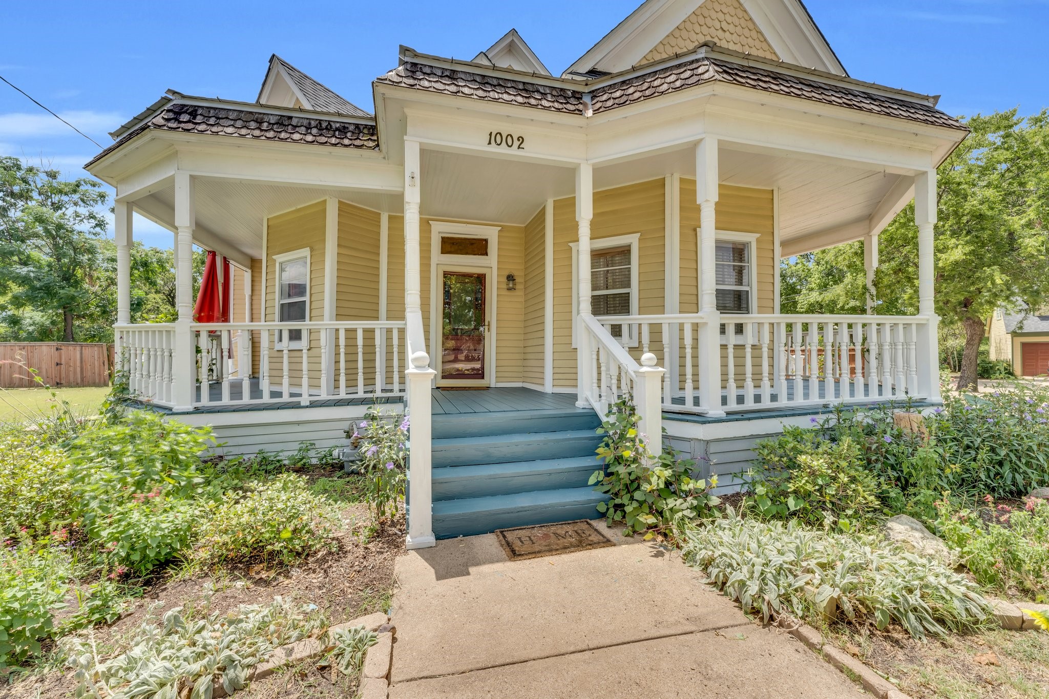 1002 E Marvin Avenue