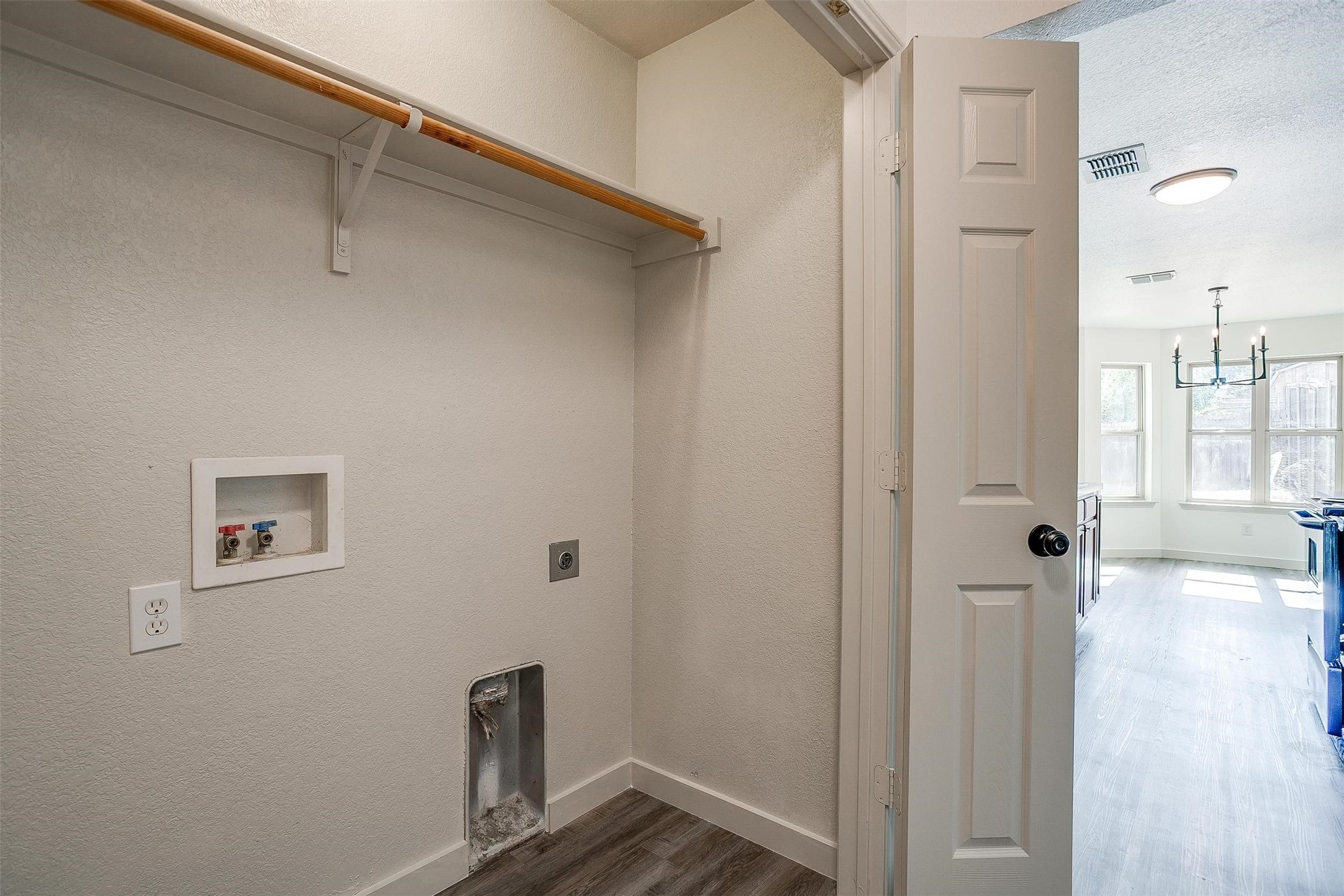 827 Village Point Lane