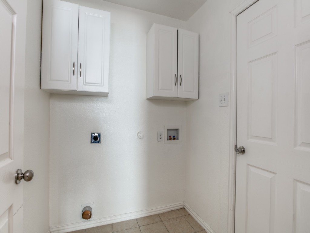 9821 Walnut Hill Drive