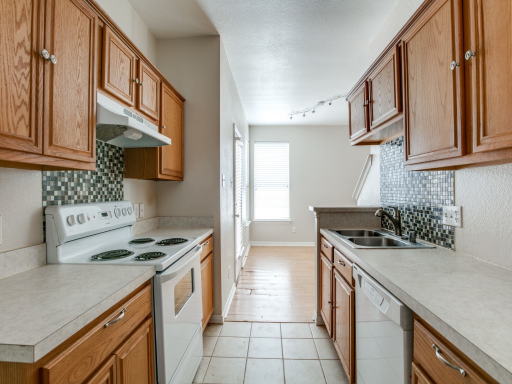 9821 Walnut Hill Drive